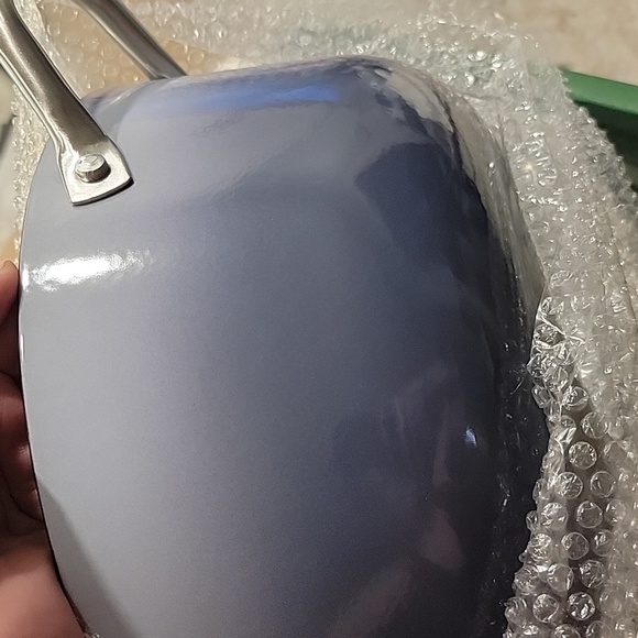 Crofton Lightweight Cast Iron 6Q Dutch Oven NEW IN BOX - Picture 6 of 6